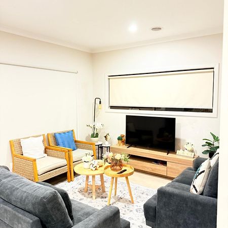 Melbourne Holiday House For 15 Peoples In Sanctuary Lake Point Cook Zewnętrze zdjęcie