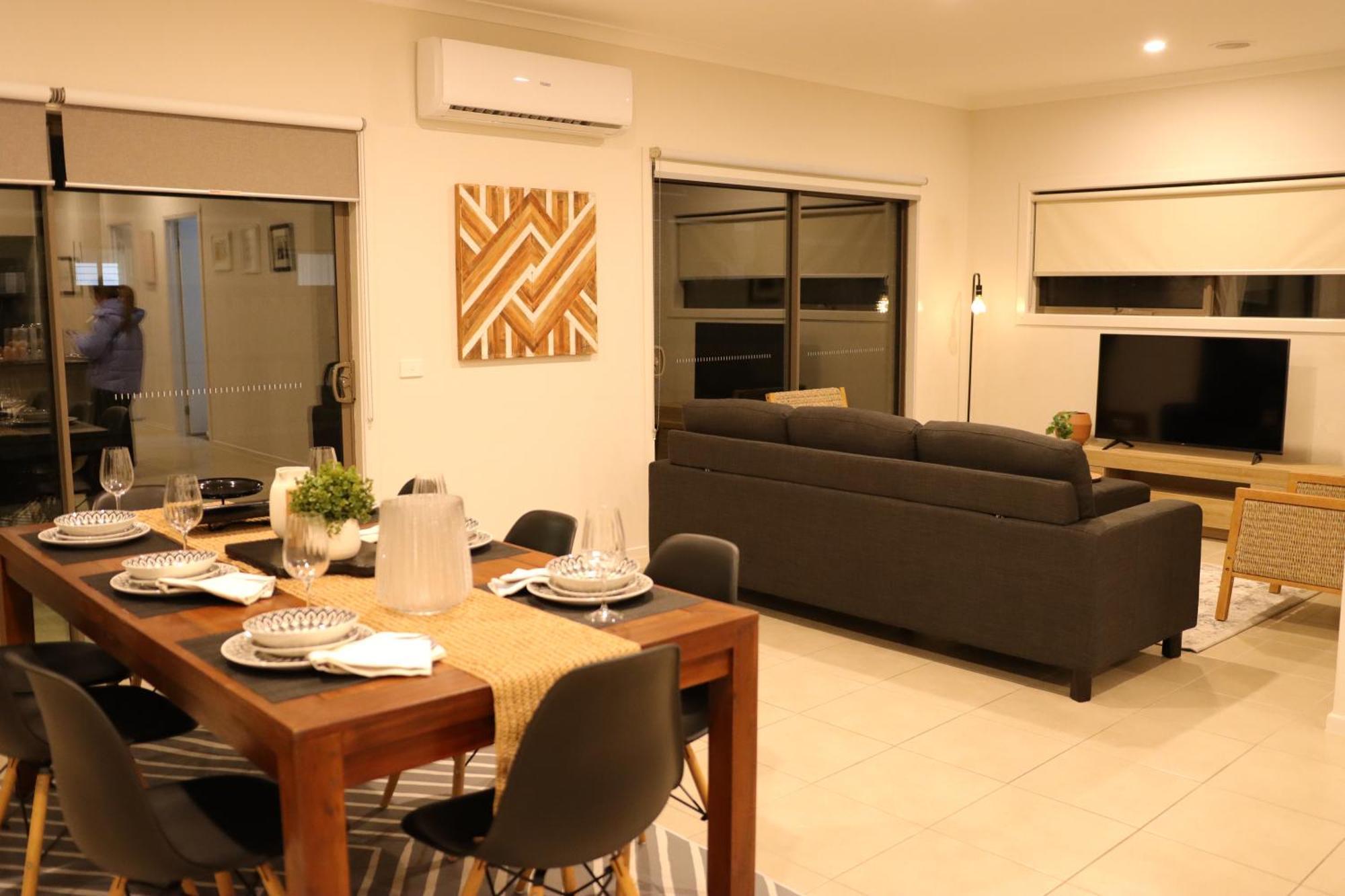 Melbourne Holiday House For 15 Peoples In Sanctuary Lake Point Cook Zewnętrze zdjęcie