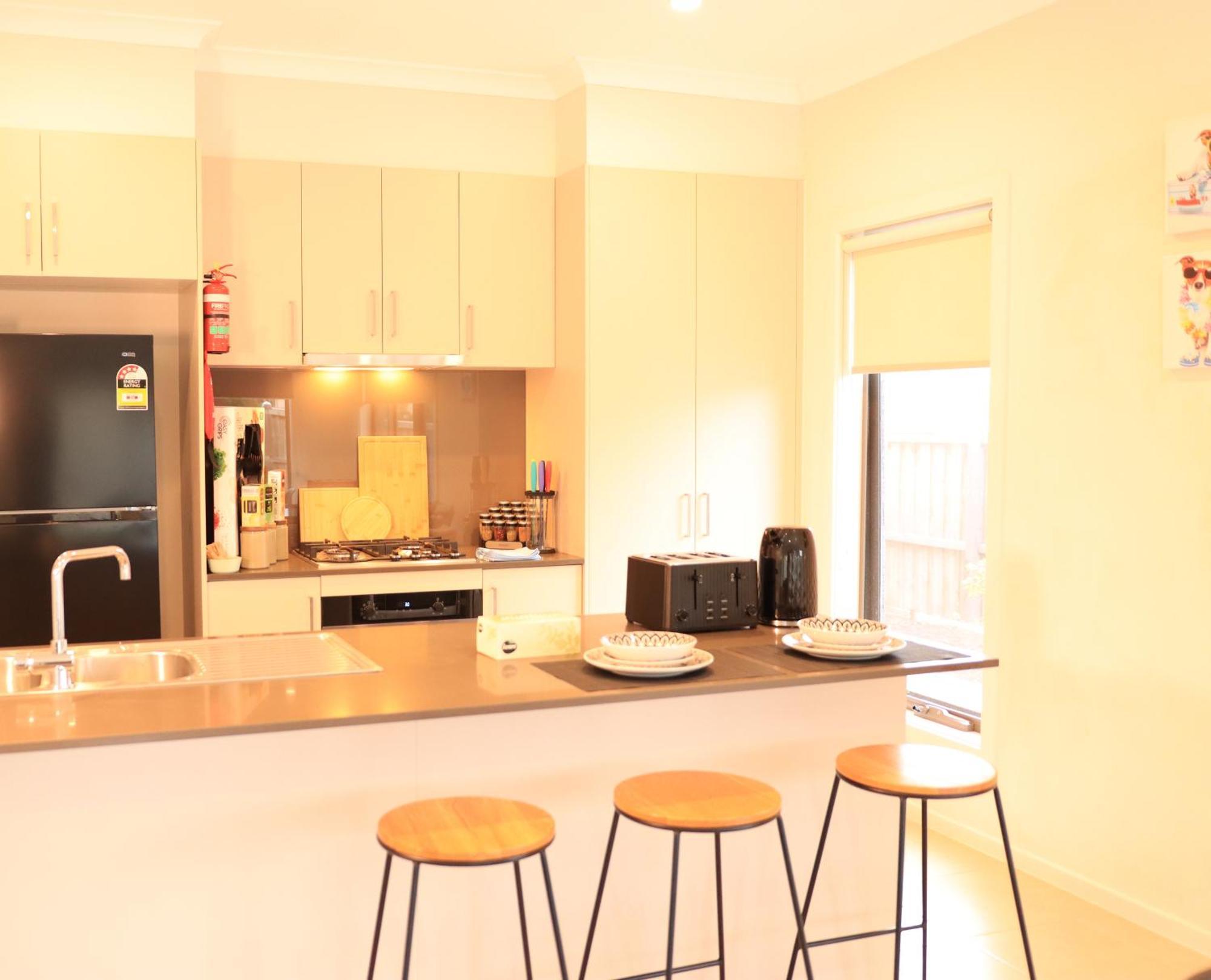 Melbourne Holiday House For 15 Peoples In Sanctuary Lake Point Cook Zewnętrze zdjęcie